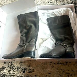 Nine Wesr Gray leather/suede boot size 10